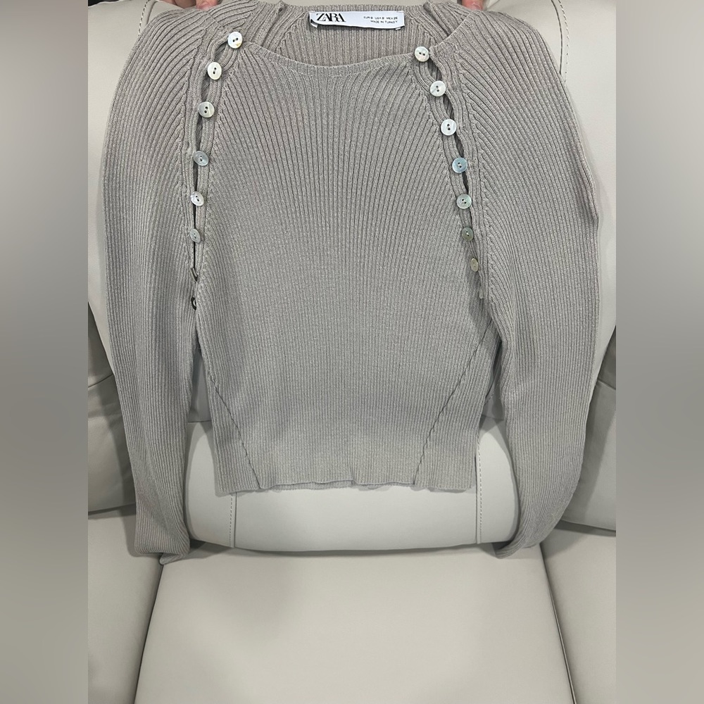 Cute button shirt
